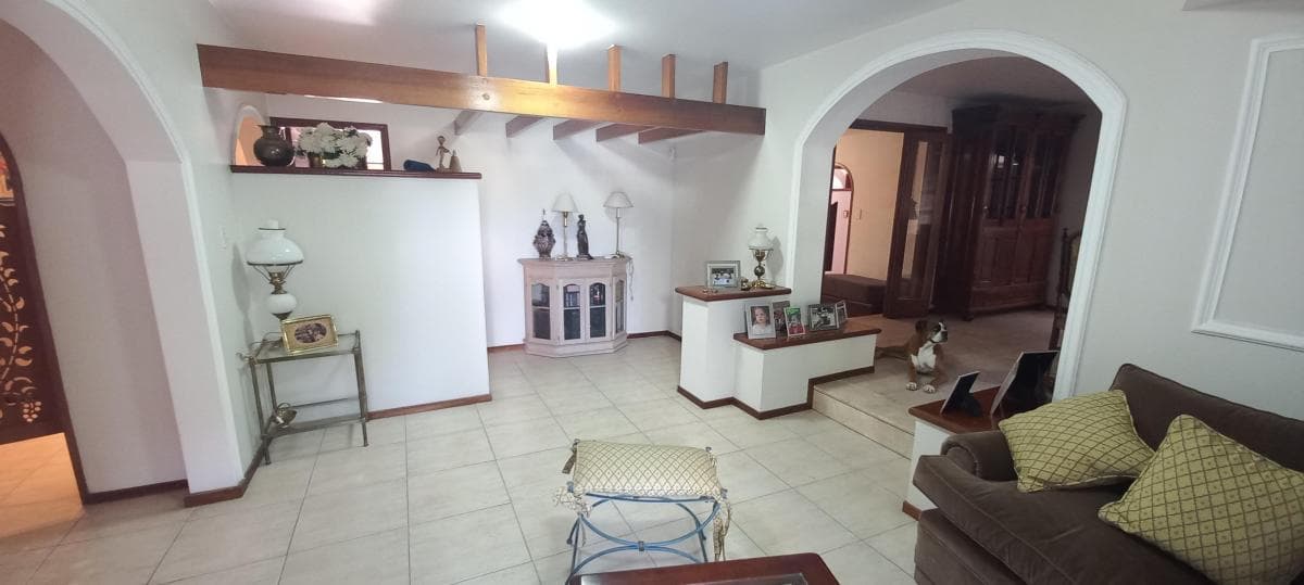 Casa a Dos Cuadras de Av La Cordillera y Mujer Urbana. 2
