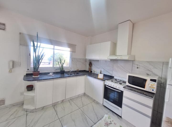ALQUILER-DEPTO 2 AMB C/BALCON,COCHERA,TERRAZA DOBLE Y BAULERA - TAPIALES 4