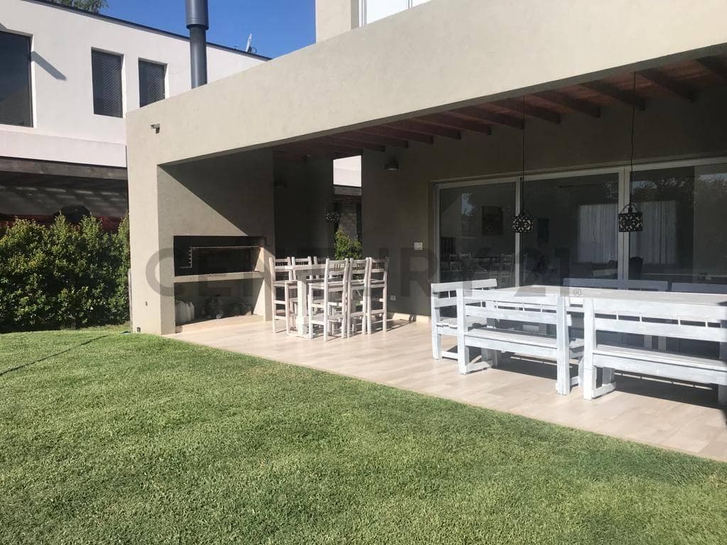 Casa 4 Ambientes y Piscina. B. Barbarita Tigre 3