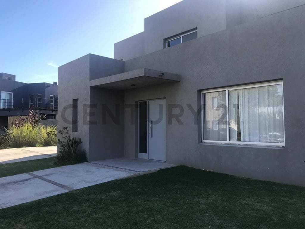 Casa 4 Ambientes y Piscina. B. Barbarita Tigre 1