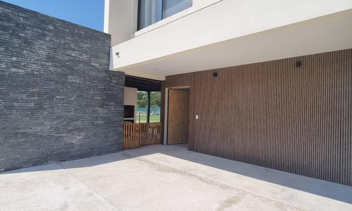 Venta Casa 4 Ambientes con Dependencia Pileta a Estrenar Barrio Santa Ana Villa Nueva 3