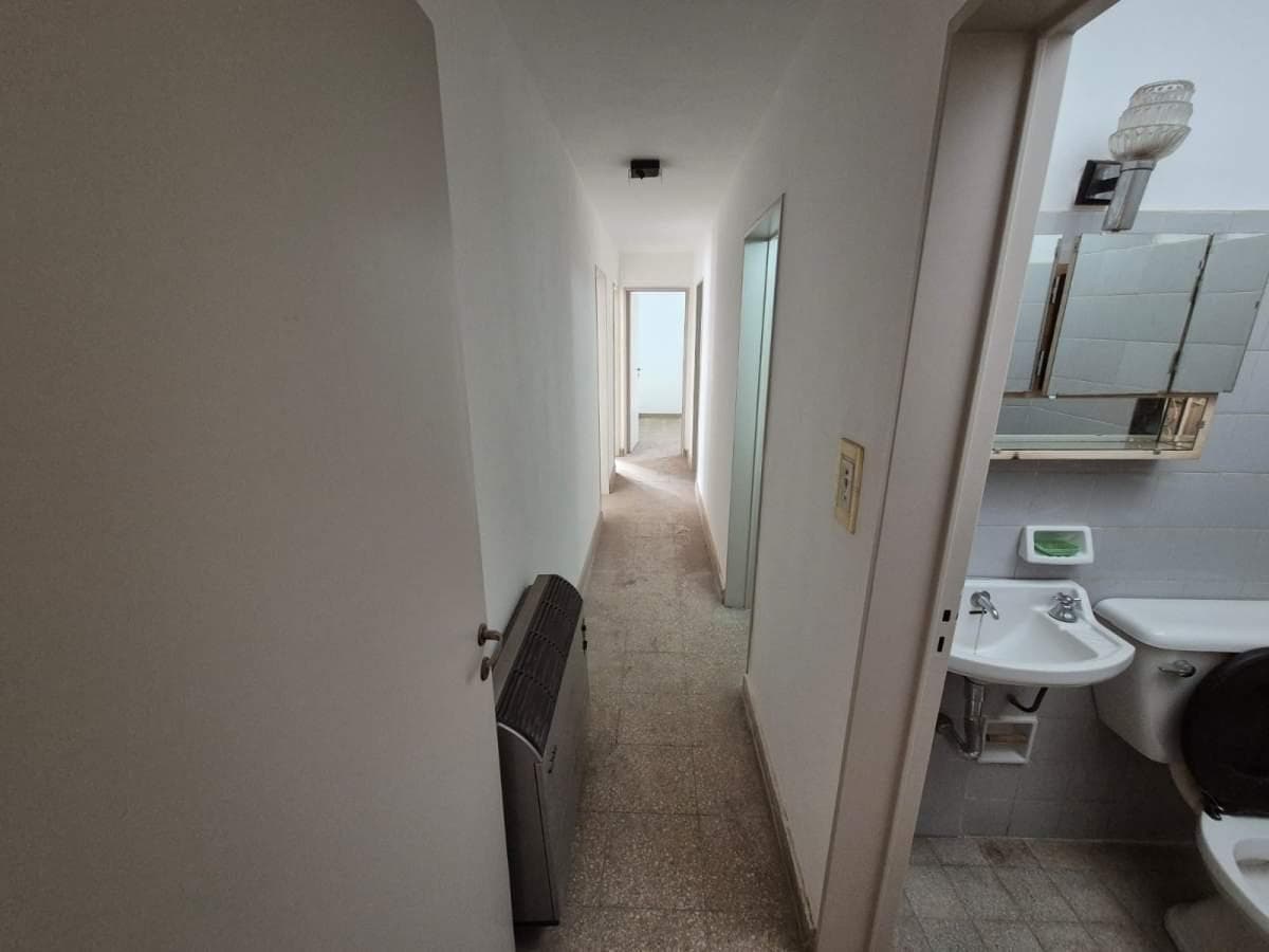Casa en Venta Damian Garat 3025, Poeta Lugones, Córdoba, Argentina 4 Dorm. 5