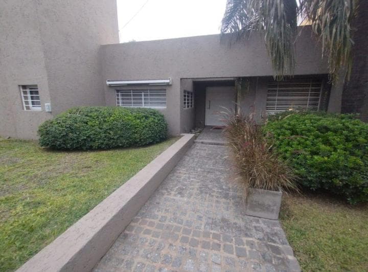 EN VENTA HERMOSA CASA CERRO DE LAS ROSAS 2 DORMIT 4