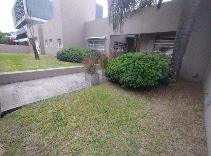 EN VENTA HERMOSA CASA CERRO DE LAS ROSAS 2 DORMIT 3