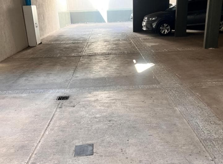 Alquiler un dormitorio cochera a 1/2 cuadra Universidad Champagnat 2