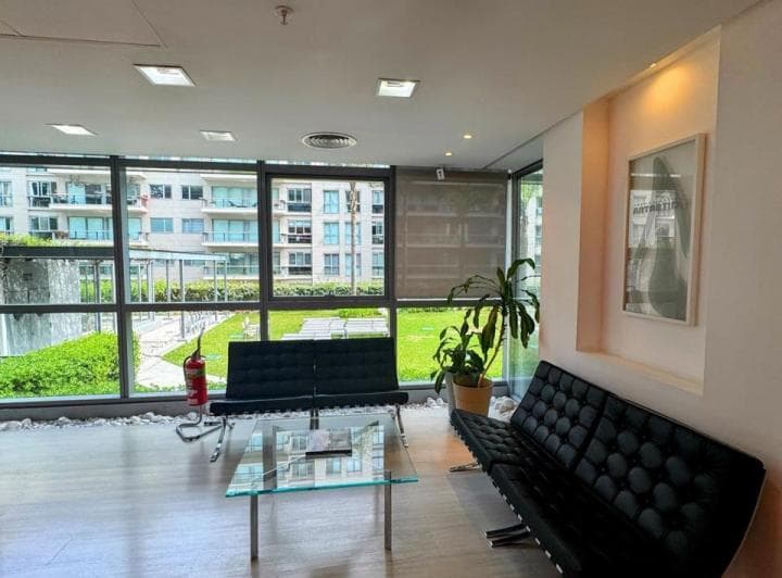 Alquiler oficinas premium Madero Center amobladas con excelente diseño 1
