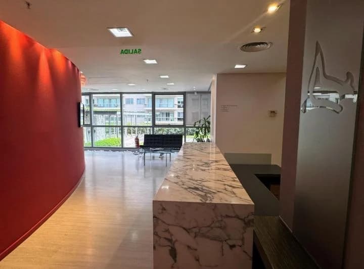 Alquiler oficinas premium Madero Center amobladas con excelente diseño 3
