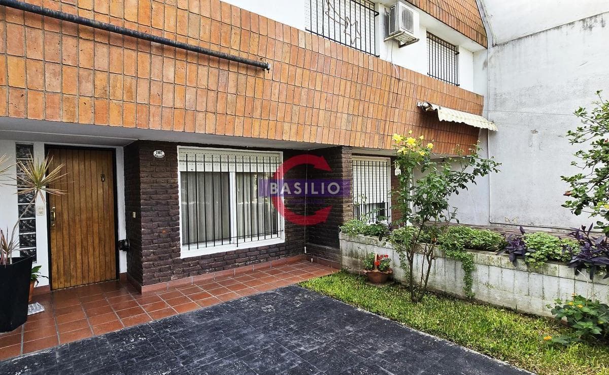 Venta Muy Buen Dúplex con Cochera y Jardín en Villa Adelina 3