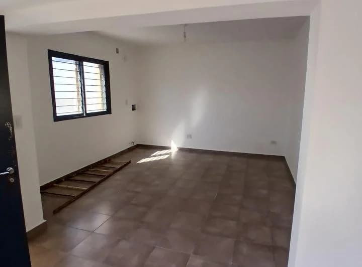 SE ALQUILA CASA DE 2 DORMITORIOS EN BO: SAN MARTIN 4