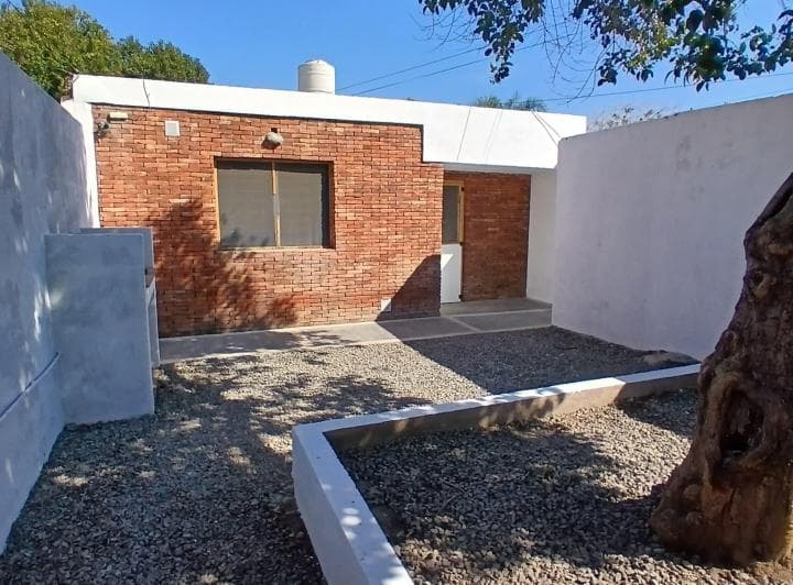 SE ALQUILA CASA DE 2 DORMITORIOS EN BO: SAN MARTIN 2