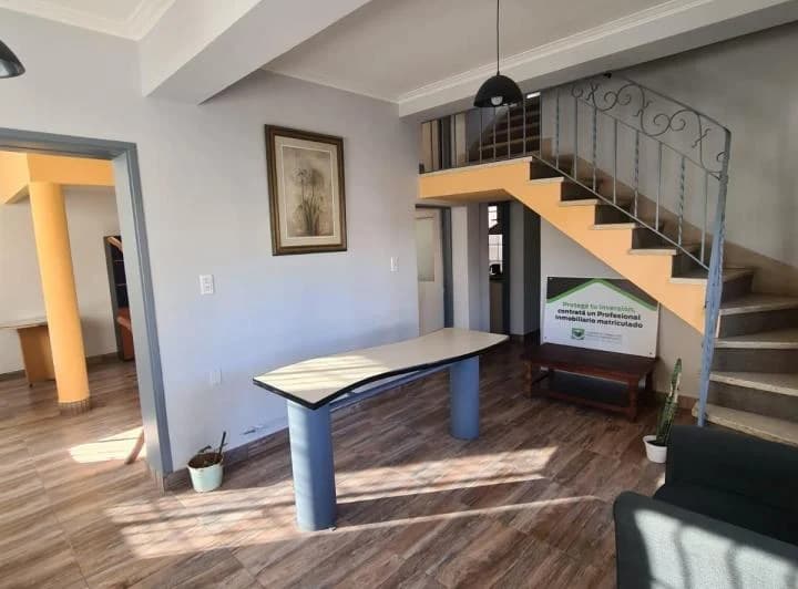 Casa esquina sobre calle San Martín Sur, Godoy Cruz, vivienda o comercio 1