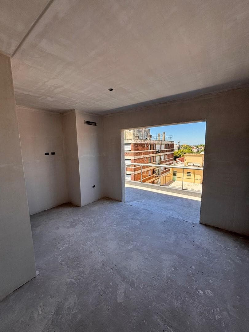 Departamento Tipo Dúplex 3 Ambientes con Balcon Terraza en Venta en Santos Lugares 4