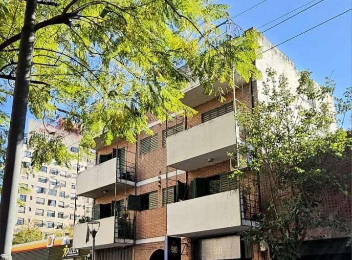 B° GÜEMES -  s/ Belgrano dpto. de 1 dorm en P. B. con patio 2