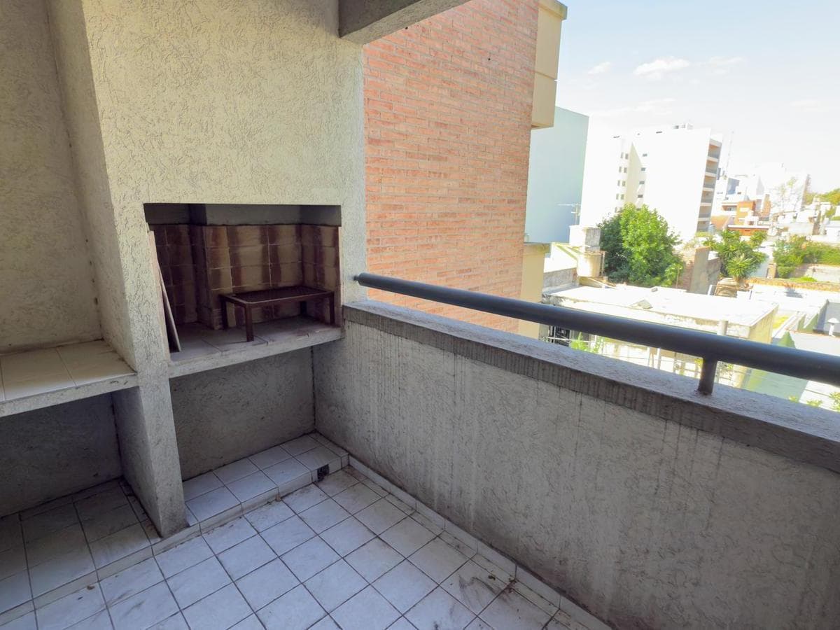 Departamento en Venta 4 Ambientes en Santos Lugares 1