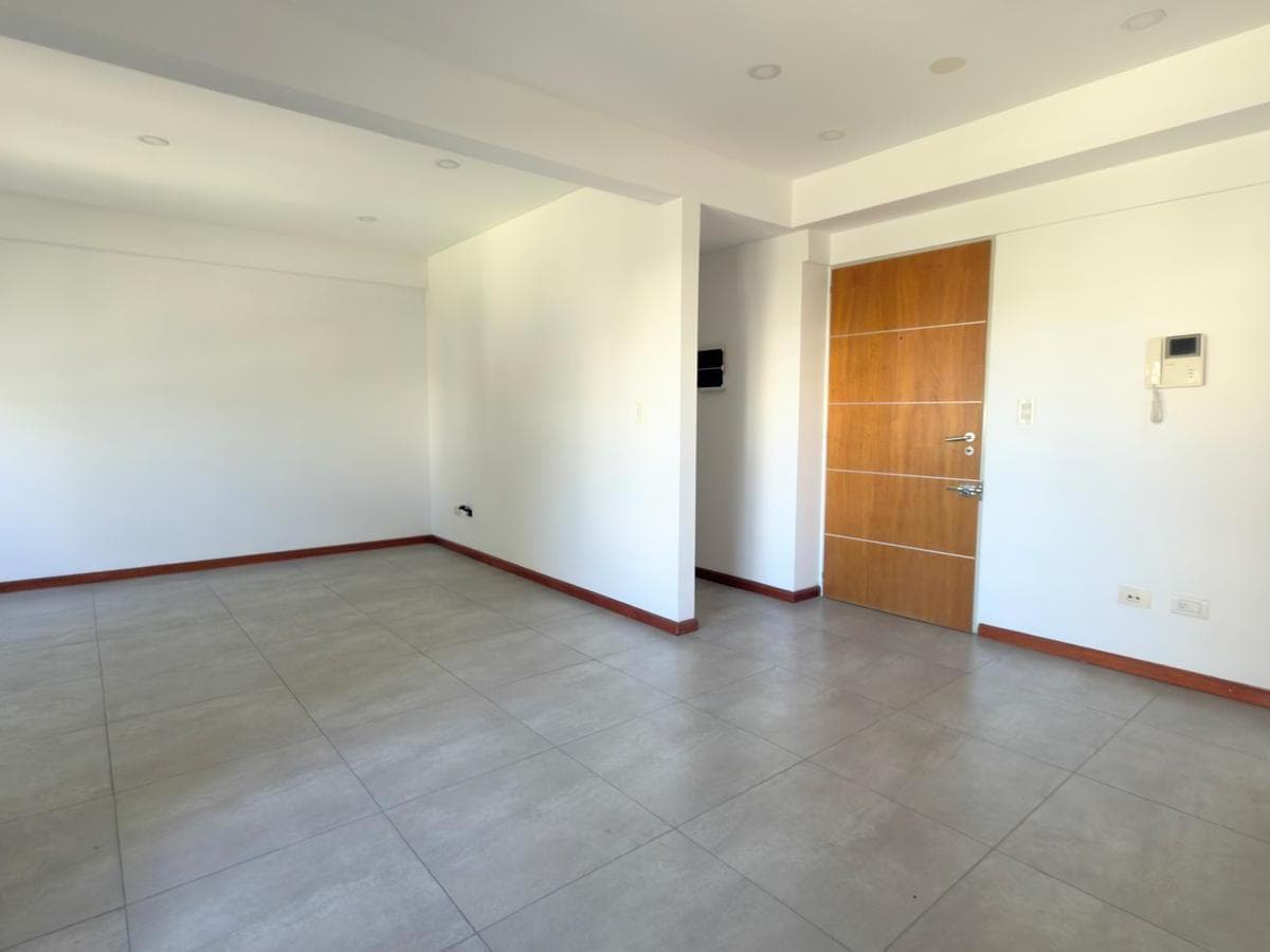 Departamento en Venta 4 Ambientes en Santos Lugares 2