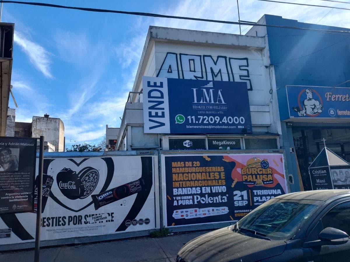 Excelente Lote en Esquina con Salida a 3 Calles 1