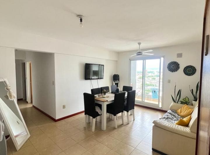 impecable departamento 2 dormitorios en alquiler muy amplio. 3