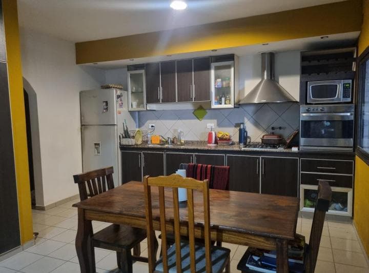 Casa + Gran Local Comercial sobre Av los Alemanes 4