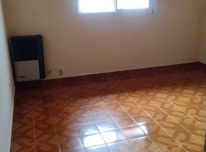 PH 2 ambientes con patio 1er Piso x escalera zona Av colon y 1 de mayo 5