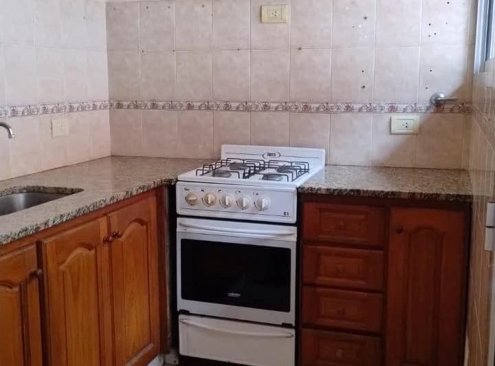 PH 2 ambientes con patio 1er Piso x escalera zona Av colon y 1 de mayo 2