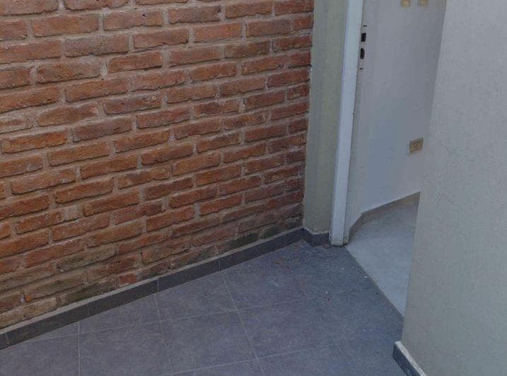 MONOAMBIENTE PRIMER PISO POR ESCALERA CON PATIO 3