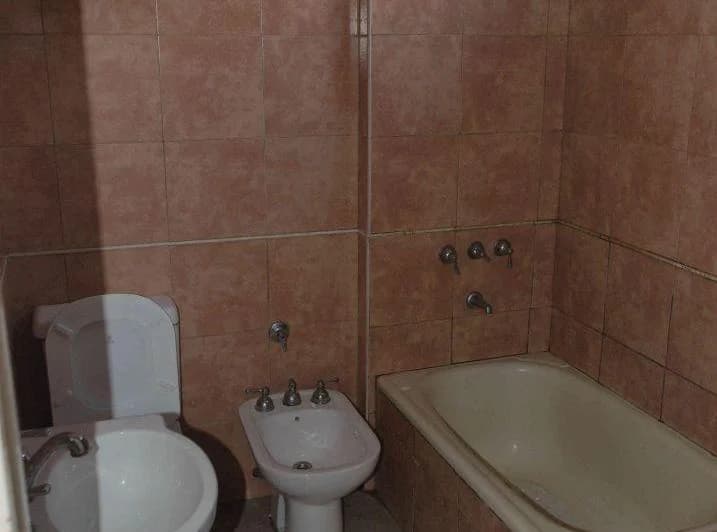 MONOAMBIENTE PRIMER PISO POR ESCALERA CON PATIO 5
