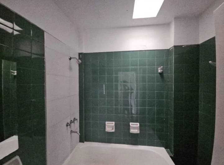 Departamento de 3 ambientes, orientacion Este, luminoso de bajas expensas 5