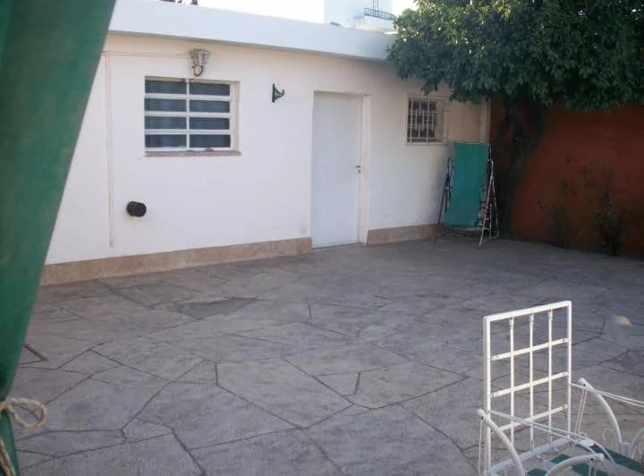 ALQUILO Casa AMPLIA 4 dormitorios 3 baños  cochera 3 jardín patio dpto servicio 5