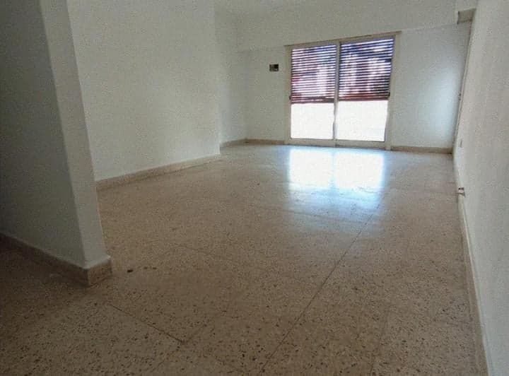 Piso unico dos dormitorios con patio, sin expensas 4