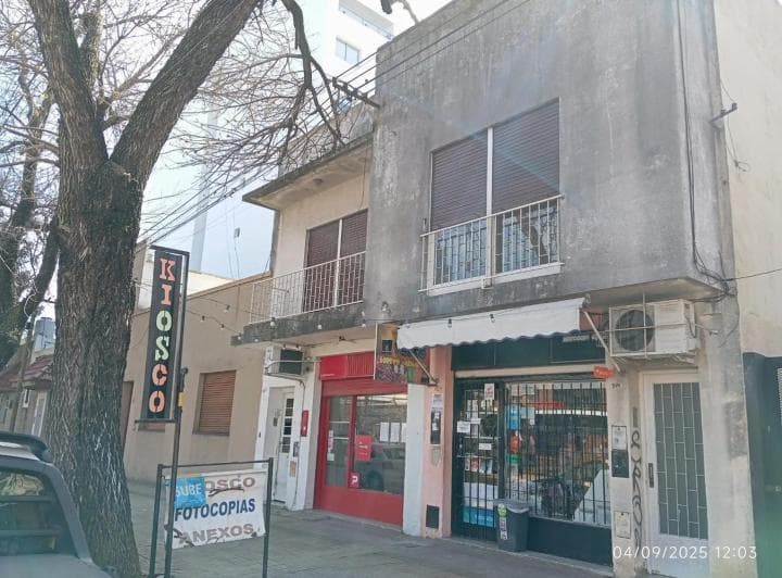 Piso unico dos dormitorios con patio, sin expensas 1