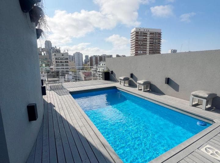 Alquiler monoambiente amoblado con balcón, pile y parrilla 1