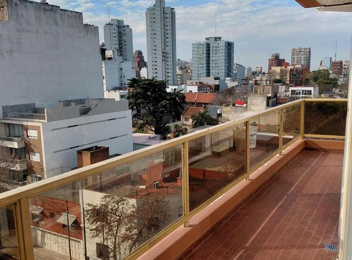 3 ambientes muy luminoso piso alto a 2 cuadras de Av Cabildo 1