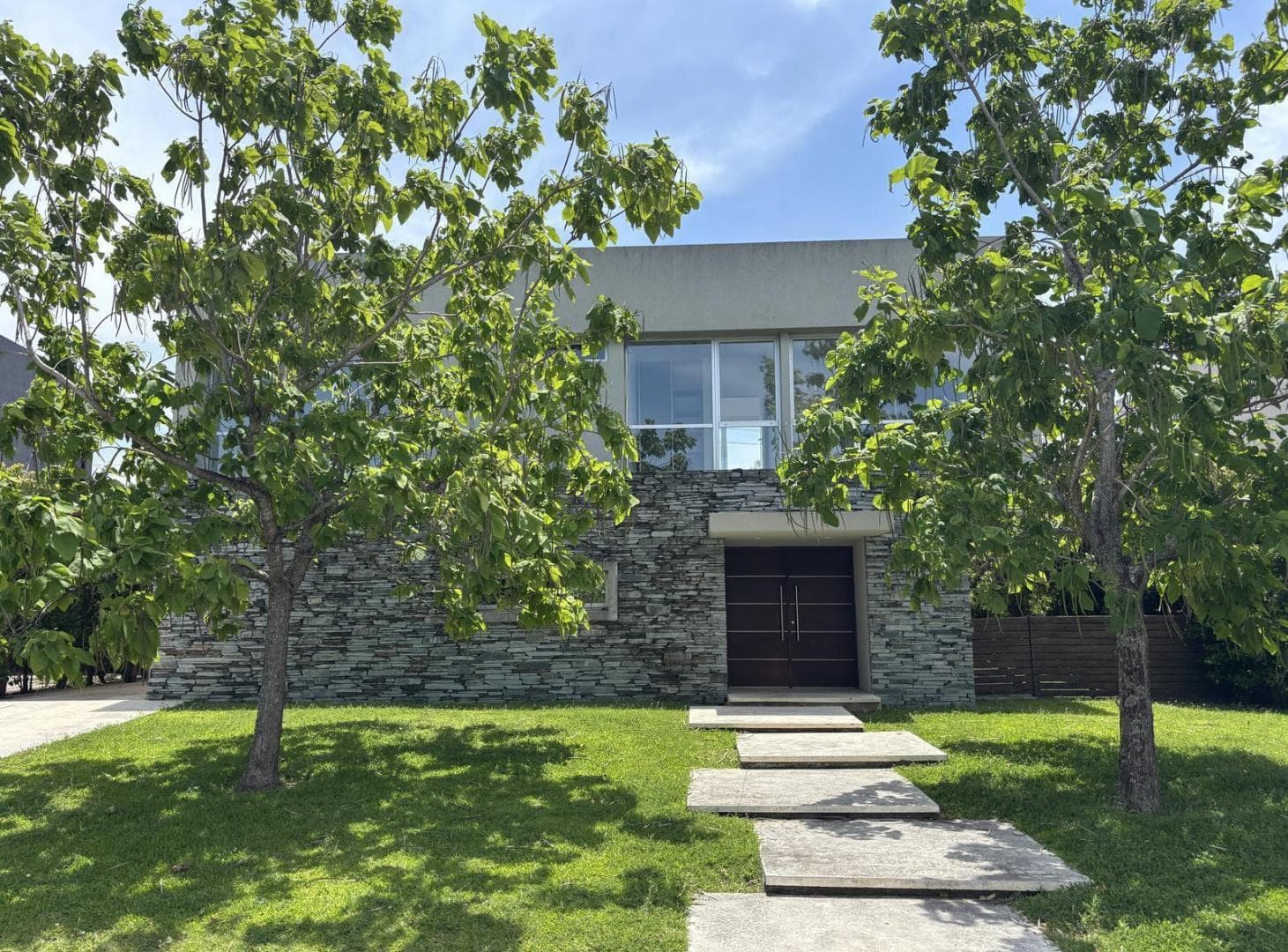 ALQUILER CASA ALISOS NORDELTA: 2 DORMITORIOS PICINA Y GRAN PARQUE