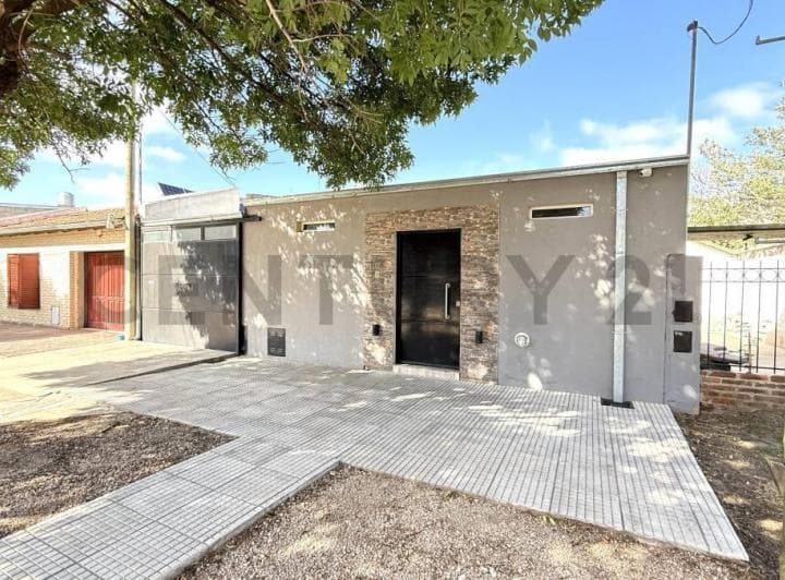 IMPECABLE CASA DE 3 DORMITORIOS EN B° BERNARDINO RIVADAVIA. VENADO TUERTO.